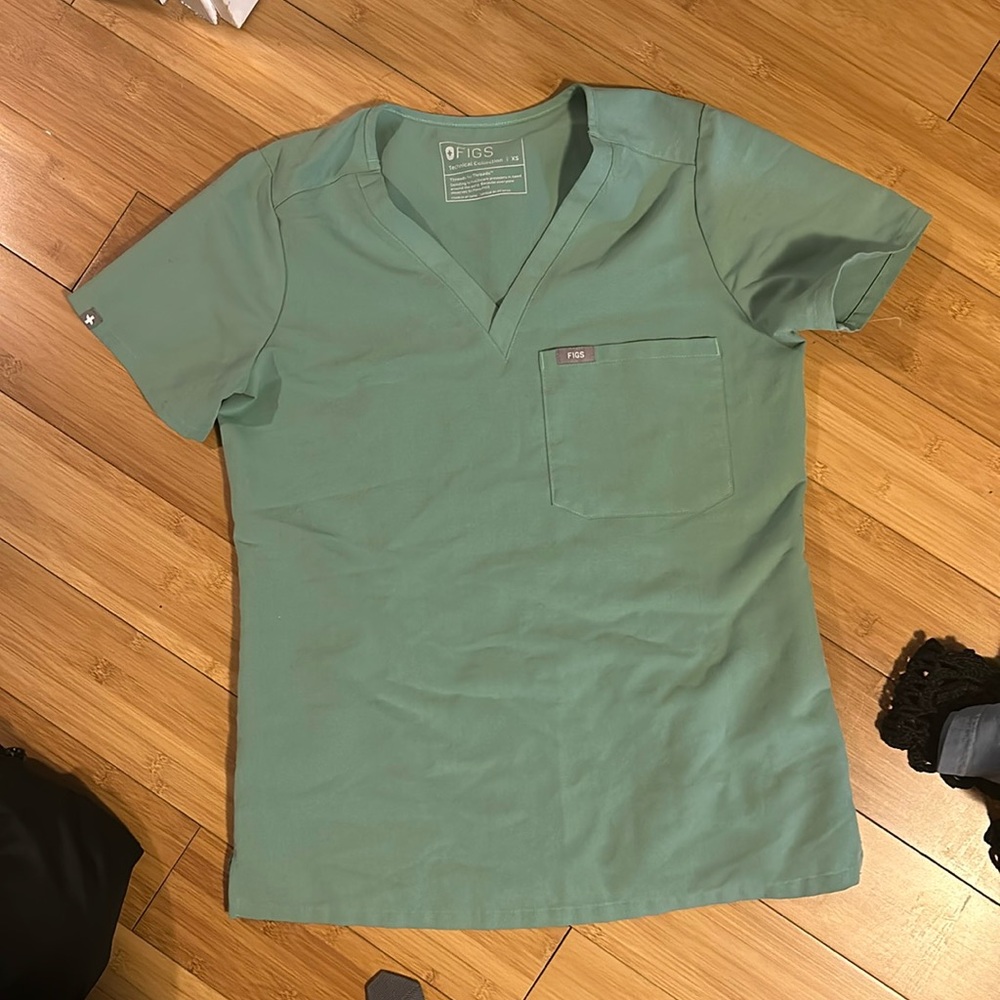 Figs Scrub Top